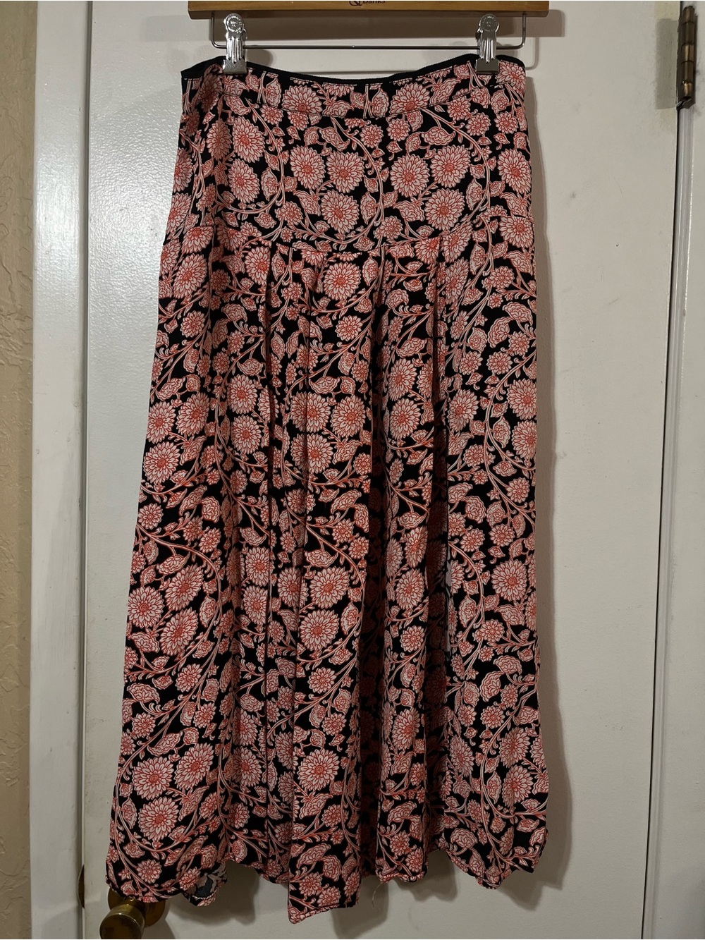 Reiss Women's 8 EU40 Floral A-Line Maxi Skirt in Orangy-Pink & Black